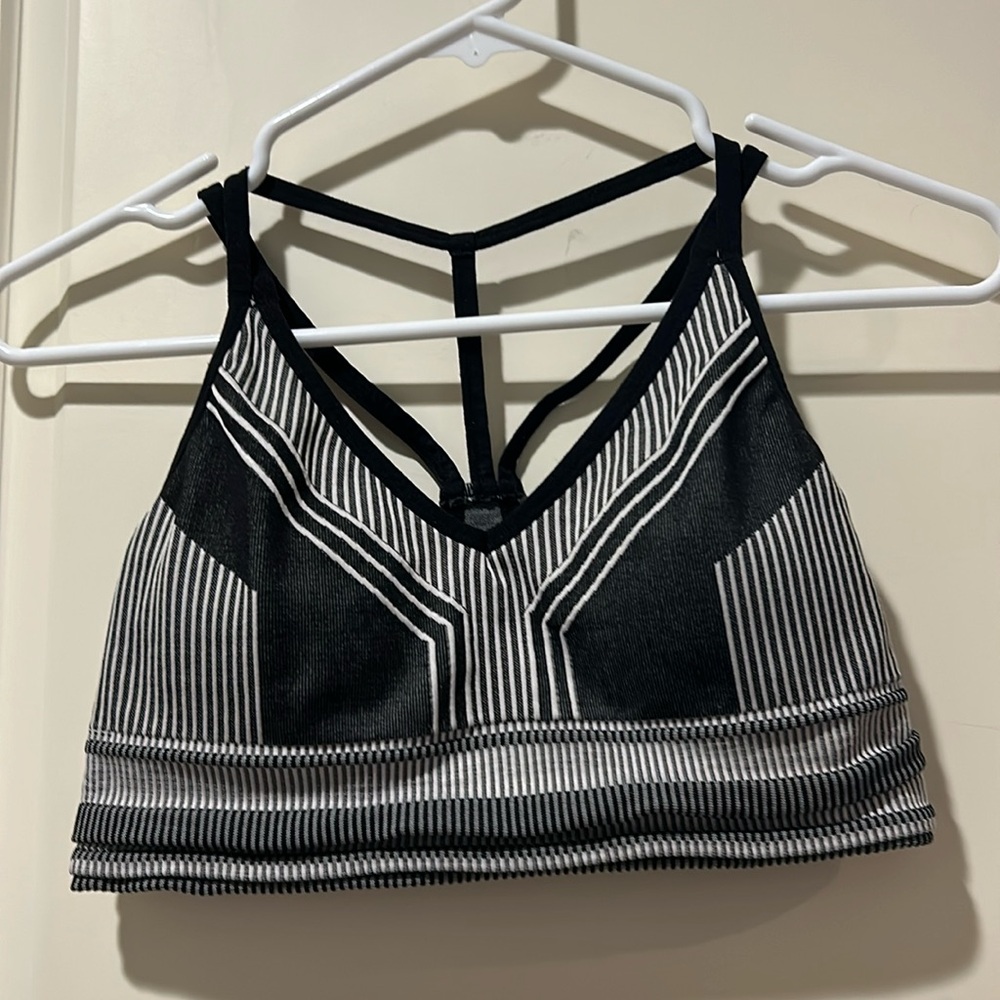 Betsy Johnson womens sports bra spaghetti straps w/ pad inserts size S